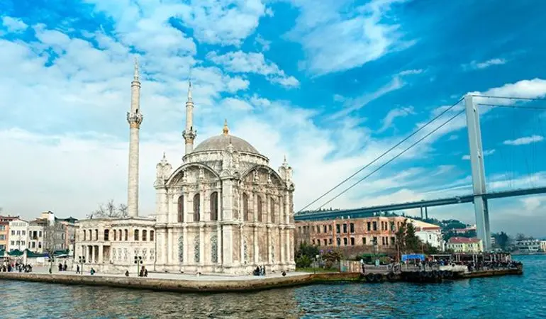 Ortaköy Camii